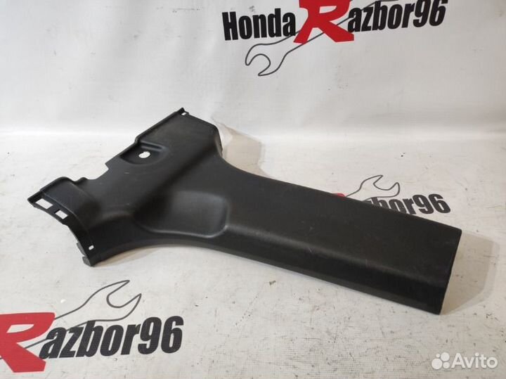 Накладка центральной стойки левая Honda Cr-V 2 RD8