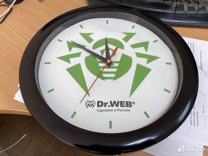 Часы настенные. Сувенирка DrWeb