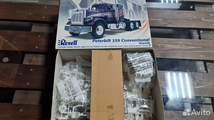 Revell 1 24