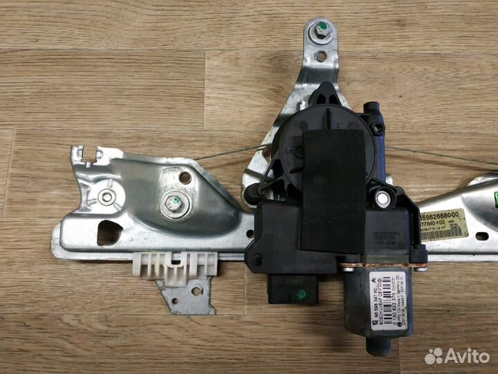 Электростеклоподъемник задний правый Peugeot 308