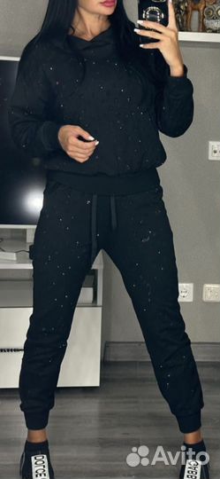 Спортивный костюм стразы женский