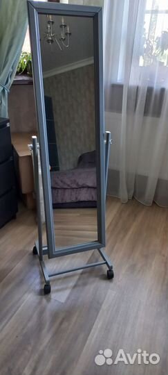 Напольное зеркало
