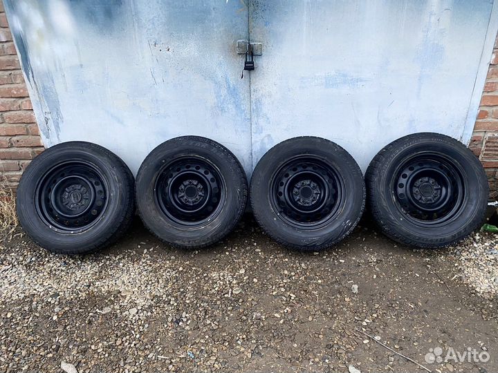 Bridgestone blizzak revo gz 215 65 r16