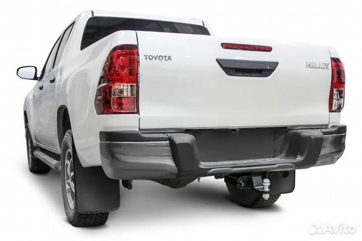 Фаркоп под квадрат на Toyota Hilux с 2015 г.в