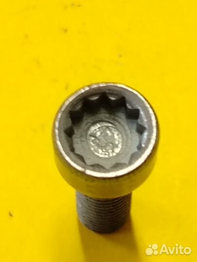 Винт с цилиндрической головкой VAG