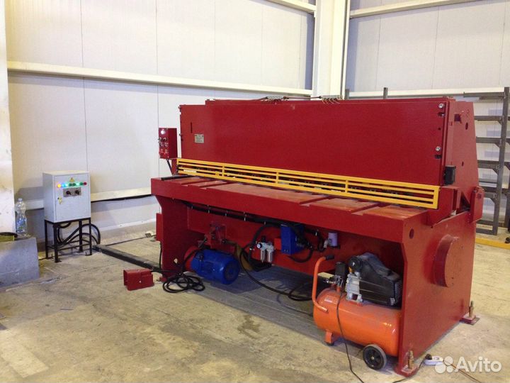 Рубка листового металла гильотиной