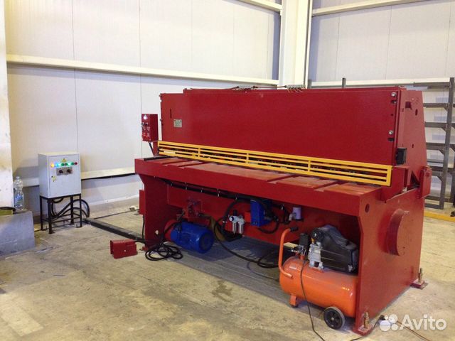 Рубка листового металла гильотиной
