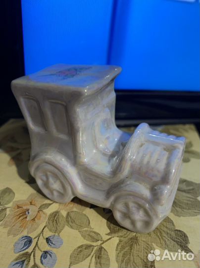 Статуэтка фарфор