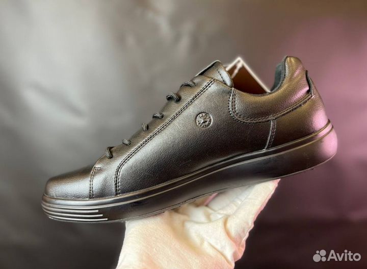 Кроссовки Ecco модные