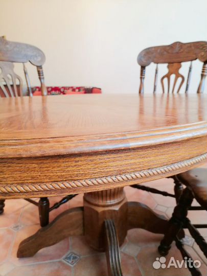 Кухонный стол и стулья