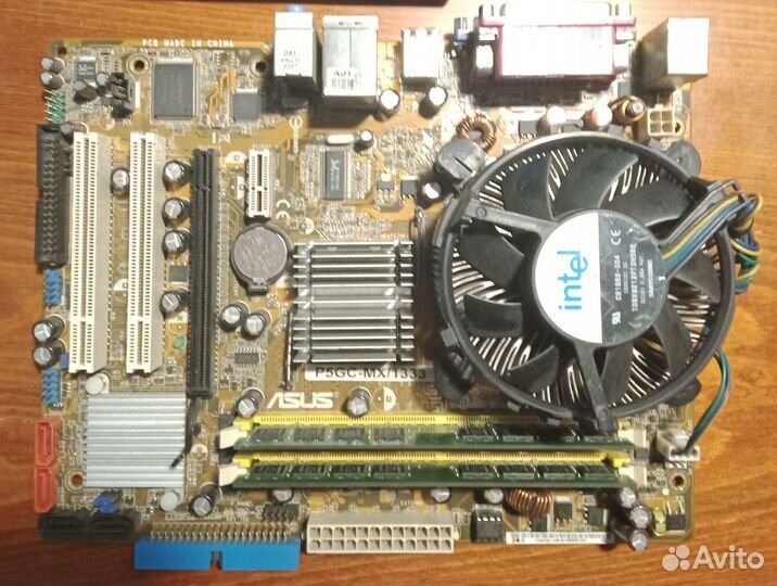 Материнская плата с процессором и памятью