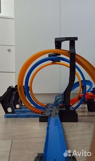 Hot wheels Винтовое столкновение FTB65