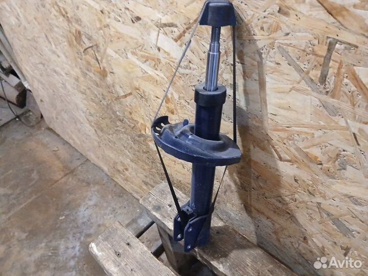 Стойка амортизатора передняя Renault Logan