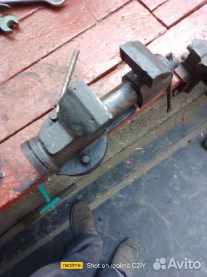 Тиски.ширина.губок.6.см.поворотные.чугунные