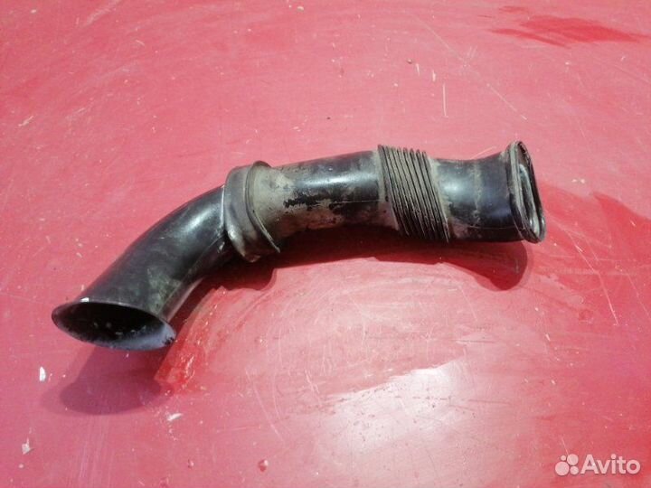 Патрубок воздушного фильтра левый Porsche Cayenne