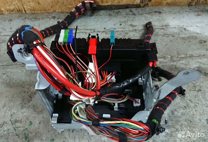 Блок предохранителей и реле задний Mercedes w221