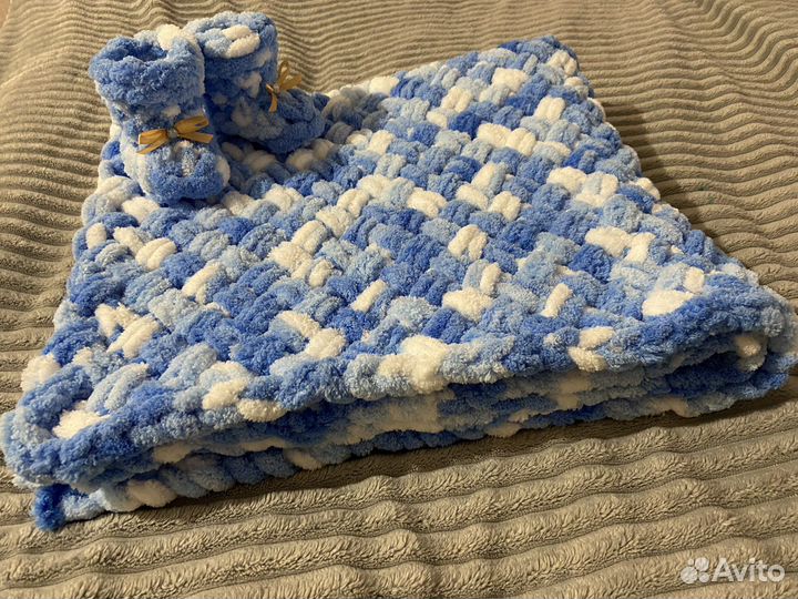 Плед и пинетки