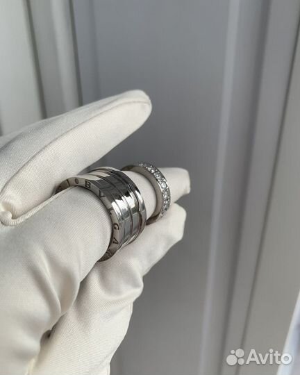 Золотые обручальные кольца Bvlgari с муассанитами