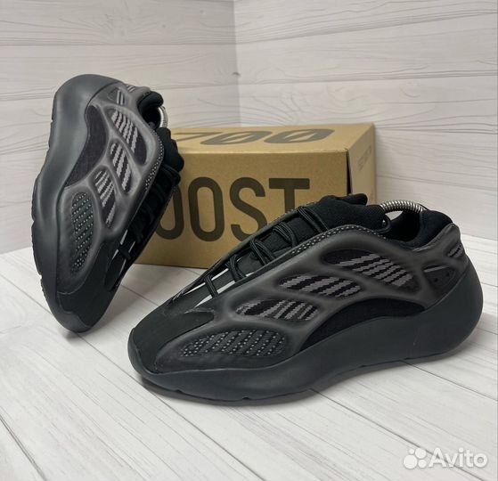 Кроссовки Adidas Yeezy boost 700 V2