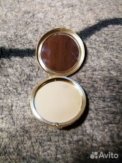 Винтажная пудреница Европа