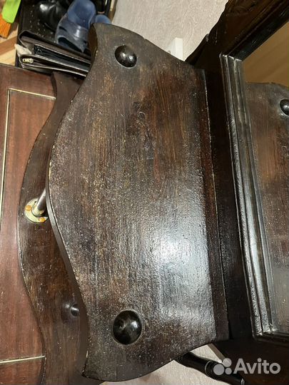 Зеркало настенное в деревянной раме кедр