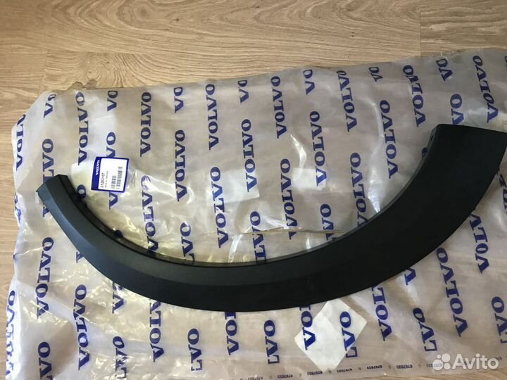 Накладка арки правая задняя Volvo XC-70