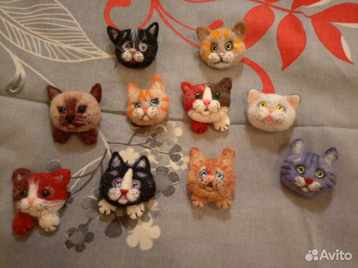 Валяная брошь котик