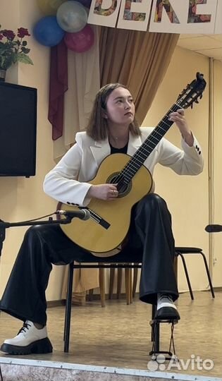 Преподаватель по гитаре