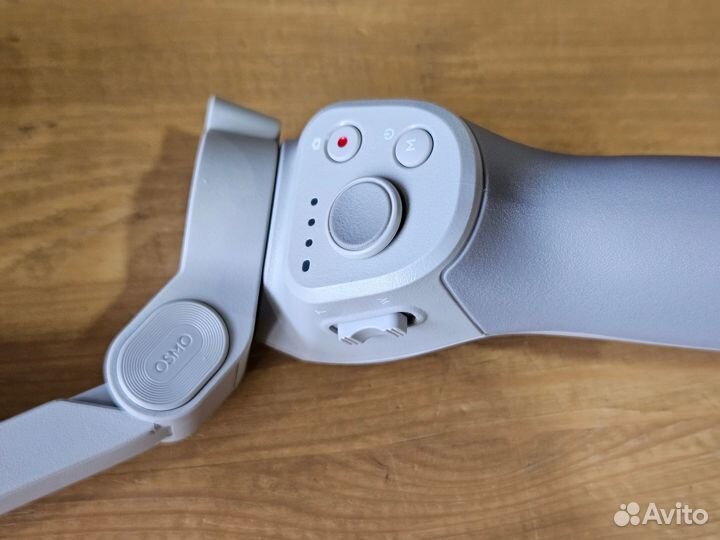 Стабилизатор для смартфона DJI Osmo Mobile 4