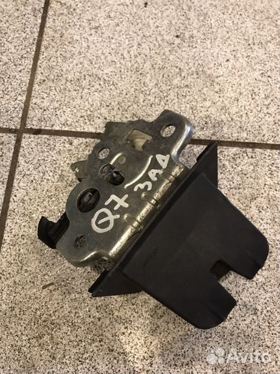 Замок крышки багажника Audi Q7