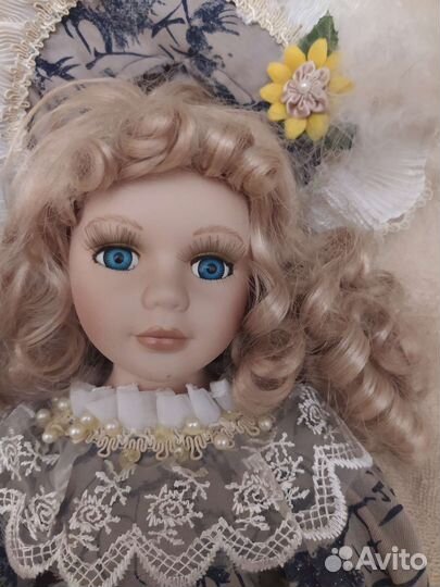 Кукла фарфоровая большая