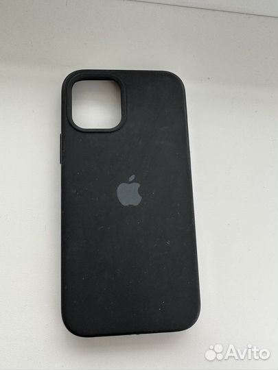 Чехолы на iPhone 12