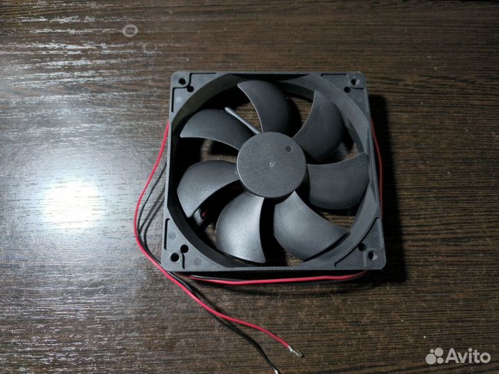 Серверный вентилятор DC 12V 0.8A