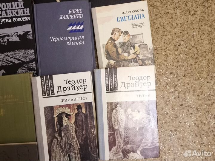В книжную библиотеку