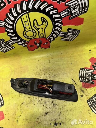 Блок управления стеклоподъемниками Renault Symbol