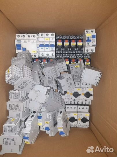 Контактор allen-bradley. Автомат eaton.Реле