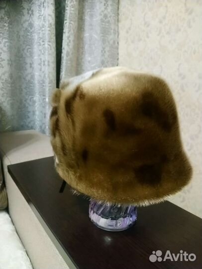 Женская шапка из непра