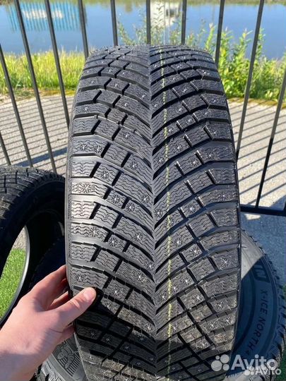 Michelin X-Ice North 4 205/55 R17