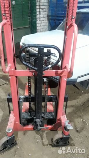 Домкрат подкатной 2т