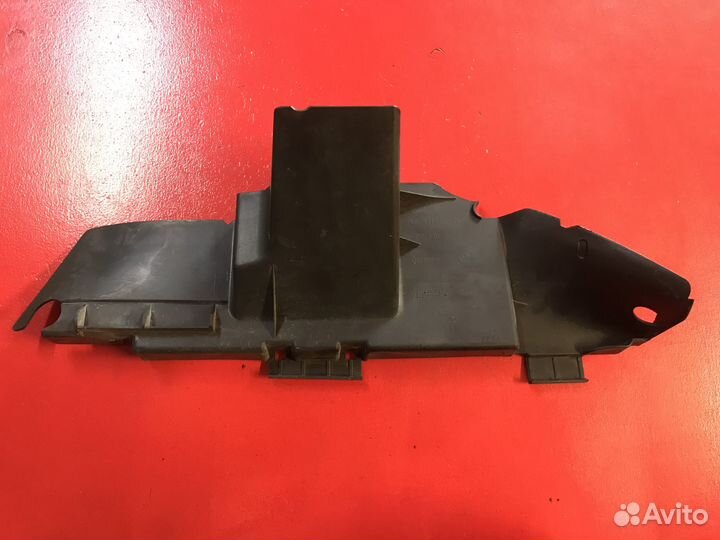 Воздуховод радиатора левый Volkswagen Touareg 7L