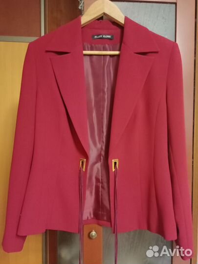 Костюм женский