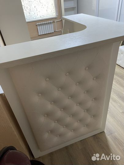 Стойка ресепшен