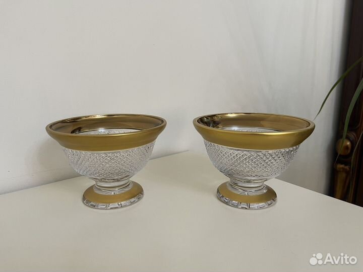 Ваза для конфет на ножке