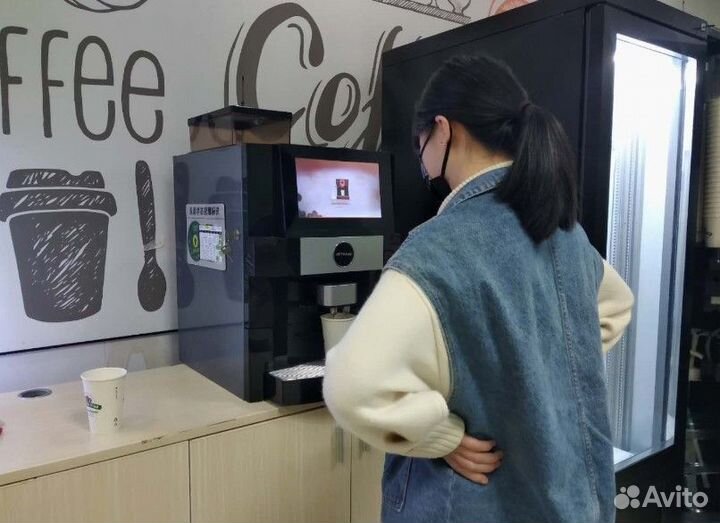 Профессиональная кофемашина для кофейни