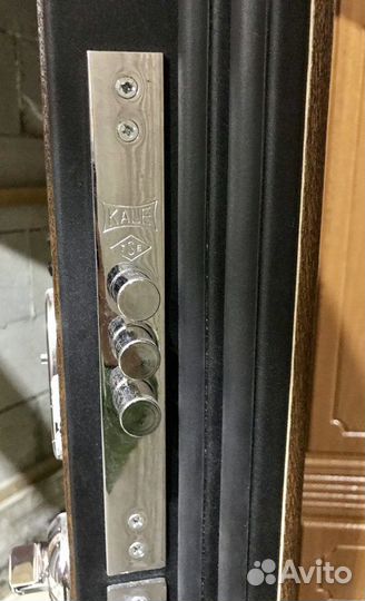 Входная дверь для коттеджа Кондор Монарх