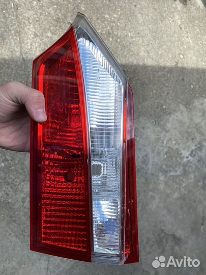 Задний фонарь toyota corolla 180