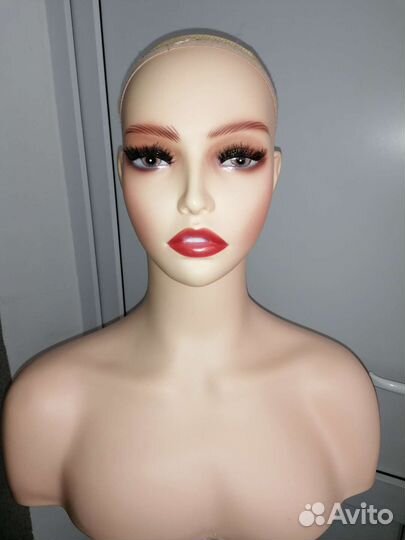 Голова манекен с декольте