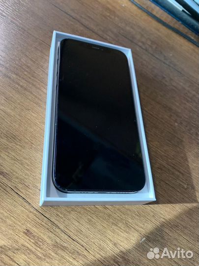 Телефон iPhone 12