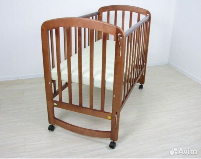 Детская кроватка качалка с матрасом и бортиками