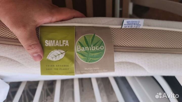 Детская кроватка с маятником